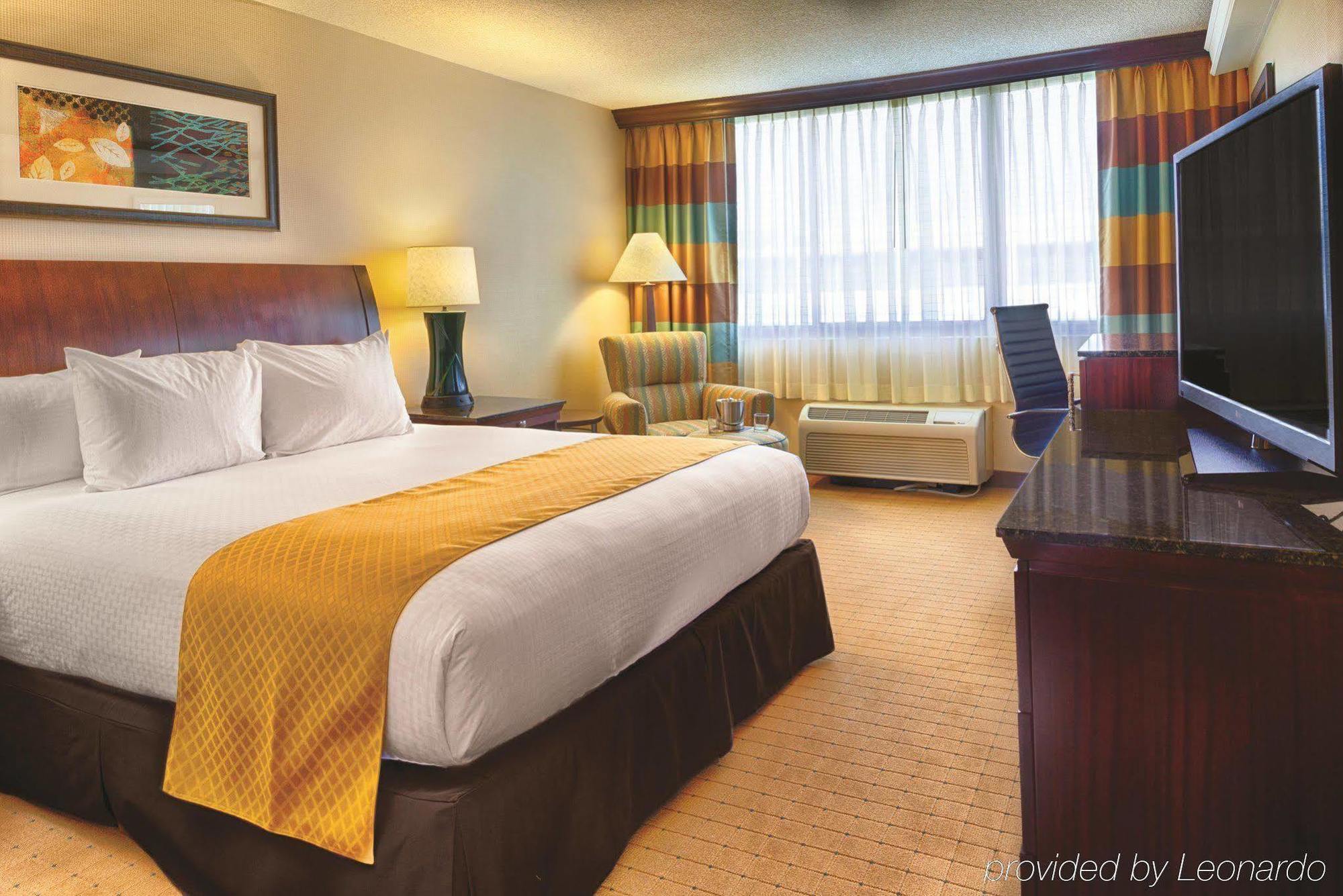 Doubletree By Hilton Denver Central Park Extérieur photo